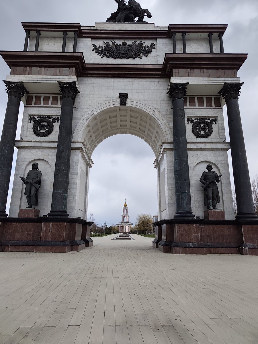 ggrreeneye___'s tweet photo. В общем я ездил как бы странно не звучало, в город Курск... Там живёт моя подруга, поэтому я знал какова там обстановка и мне было вообще не страшно. В целом город не плохой, выглядит как смешанная деревня с городом, хотя мой город такой же, только размером в 10 раз меньше https://t.co/e4SSBSuUra
