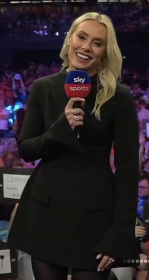 MAIBAGAINHOTBABES tweet media