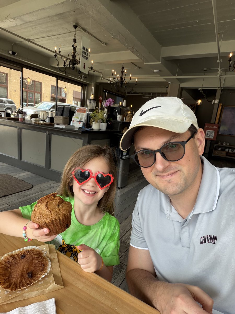 CoachAnglinCC's tweet photo. Field trippin’ with my girl this morning. Followed by a lunch date in downtown Shreveport at Rhino Coffee. Beautiful day in Shreveport! https://t.co/YjswhneqMR