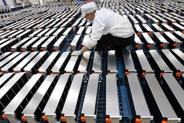 cobirebir's tweet image. #ESG’de Bugün 🗞️

🇮🇳 #Hindistan’ın elektrikli araç ve batarya hedefleri
#Çin kaynaklı yeni kısıtlamalarla baskı altında

⚠️ Çin,kritik #batarya teknolojilerinde ihracat kontrollerini sıkılaştırdı

🏭 Yerli üretim projelerinde gecikmeler yaşanıyor

#ElektrikliAraç #TedarikZinciri