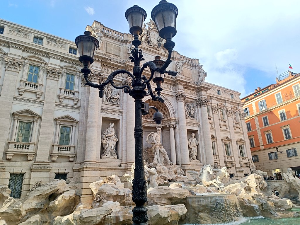 sim010101's tweet image. Big download coming up... 📲 Memory full...😁😇
#Rome ❤️🇮🇹
Let's start backwards...😁😇❤️
Could not have not stopped at Trevi fountain ⛲ !  Fab day 🌞 !
Then⛪: San Ignazio, Minerva, Pantheon, Santo Spirito in Sassia, San PietroVatican⛪ 
1/10....