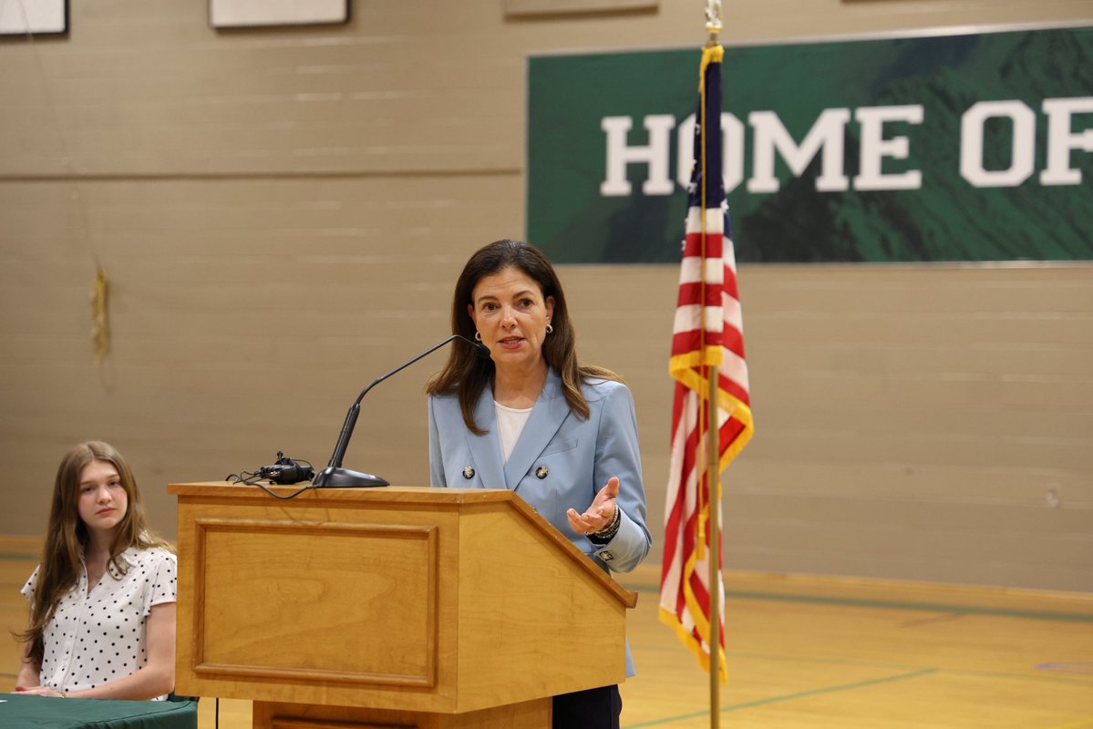 Governor Kelly Ayotte tweet media