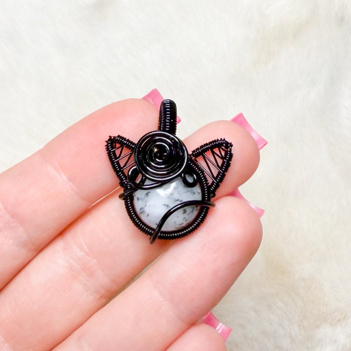 baby lepidolite saturn and kitten dendritic opal pendants for todays shop update at 8pm eastern time 🪐🐱

everything’s one of a kind so make sure your alarm is set so you don’t miss out! I have to leave early tomorrow morning so will be shipping immediately tonight!