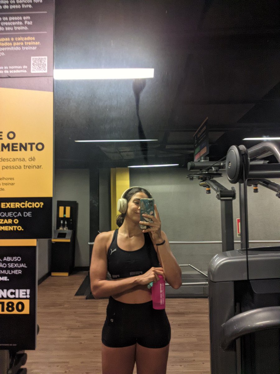 isaaisadora's tweet photo. Ficar igual a hello kitty maromba ta cada vez mais perto https://t.co/MbYZ8dD9v2
