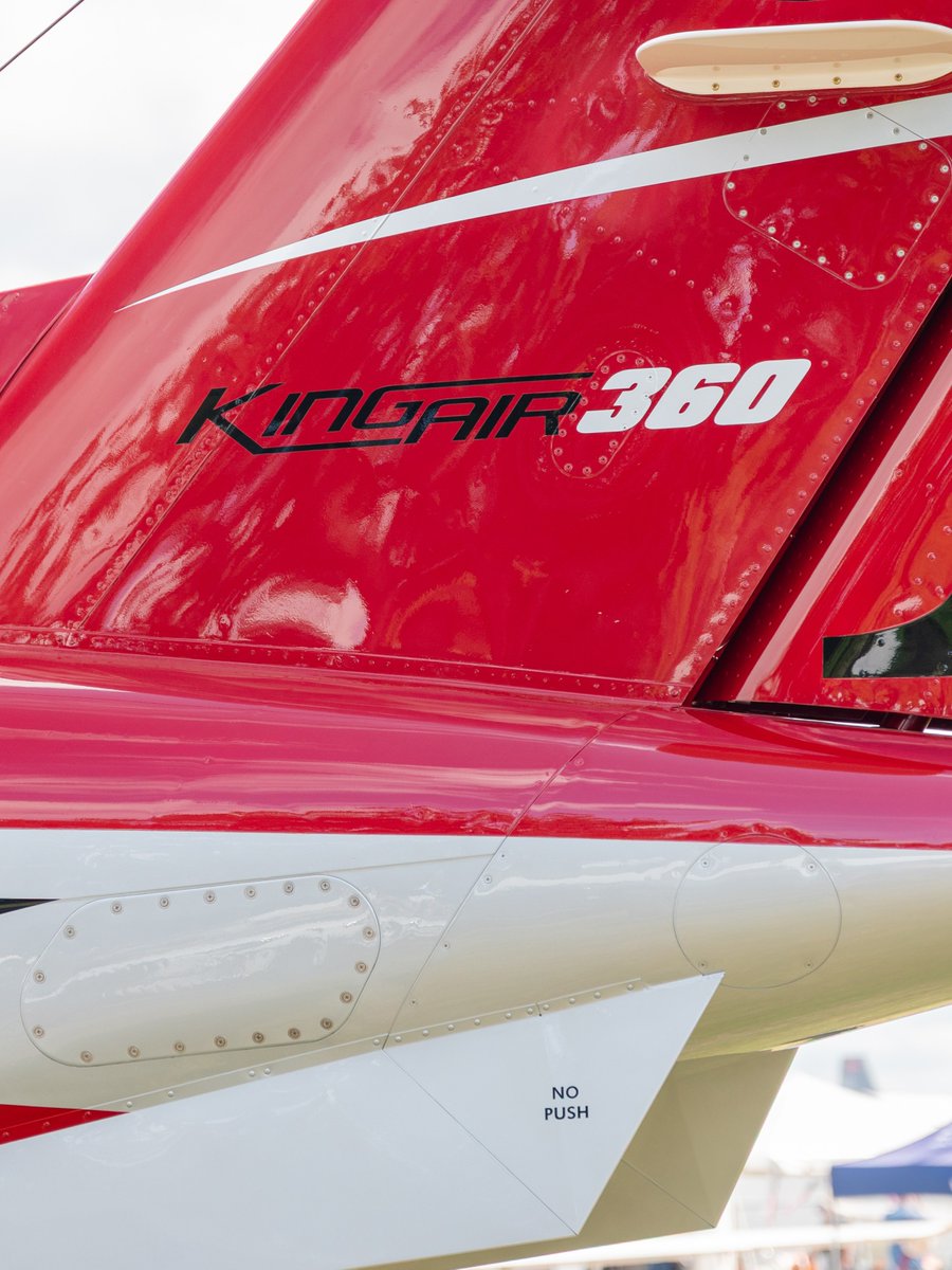 TextronAviation's tweet image. Florida royalty 👑

✈️: @Beechcraft King Air 360 "Crimson Edition"

#SNF2026