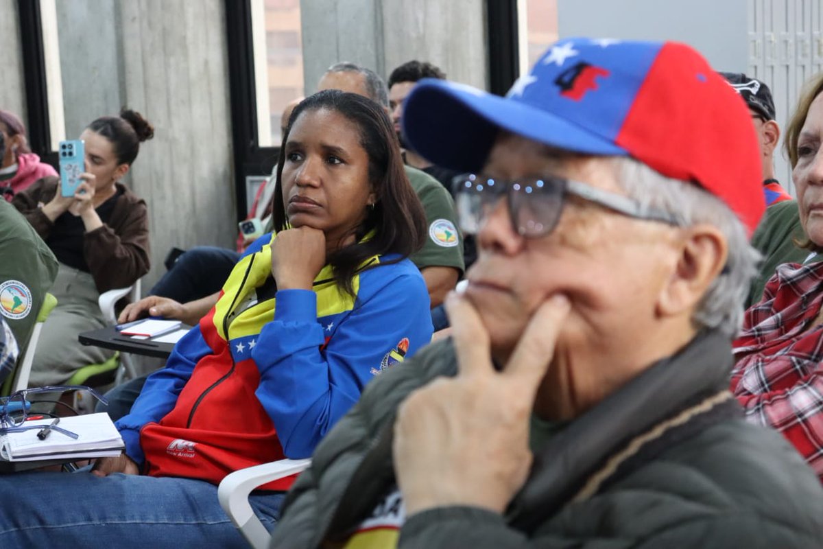 AntibloqueoVen's tweet photo. 🇻🇪Venezuela pide la eliminación total de las sanciones: Es el objetivo de nuestra nación

Actualmente, se contabilizan 1088 medidas coercitivas unilaterales impuestas contra el país de las cuales 1040 se encuentran activas, Pero ¿Qué significa esto para Venezuela?.

​🛢️ Las sanciones contra PDVSA y el embargo petrolero iniciados en 2017 provocaron una caída drástica en los ingresos, limitando la capacidad de inversión en servicios públicos.

​🏢 La subasta de CITGO y el bloqueo de activos como las 31 toneladas oro y cuentas bancarias internacionales han sido puntos críticos de la última década.