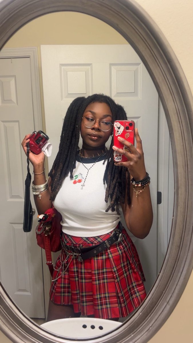 ᴛʜᴇ ᴠᴇsᴘᴀ ᴡᴏᴍᴀɴ 🛵👻 🔜 ᵐᵒᵐᵒᶜᵒⁿ tweet media