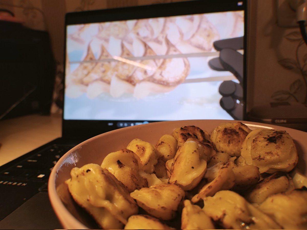 Lis5810's tweet photo. Скоро буду смотреть второй сезон 🥟 
#dorohedoro #дорохедоро https://t.co/8dGH5Q7SNe