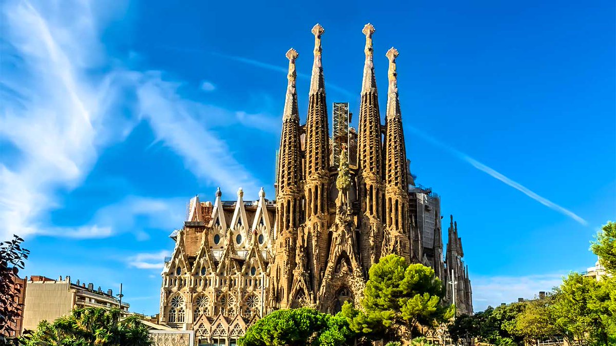 UnthinkableBld's tweet image. Sagrada Família by Antoni Gaudí has been under construction since 1882 and is nearing completion in 2026, set to become the world’s tallest church.

#Architecture #Barcelona #Gaudi