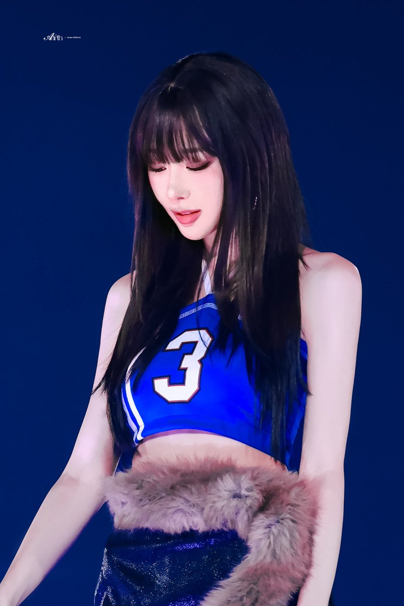 hourIy giselle tweet media