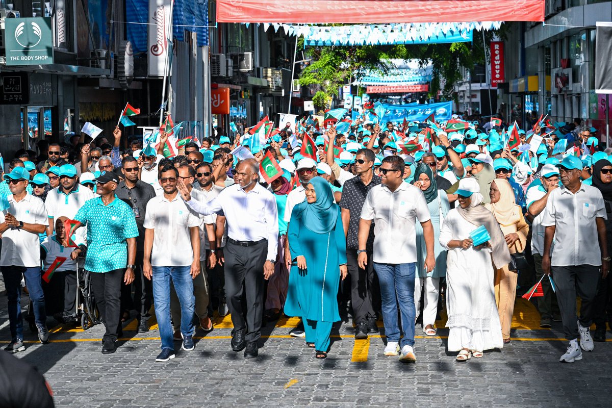 AhmedMahloof's tweet photo. ލޯކަލް ކައުންސިލް އިންތިހާބު 581 ގޮނޑި އާއިއެކު  ކާމިޔާބުކުރި PNC ގެ ކެންޑިޑޭޓުނަށް މަރުހަބާ. 

މަރުހަބާ ރައީސް މުޢިއްޒު އަދި PNC ގެ މެންބަރުންނާއި ވޯޓު ދެއްވި ރައްޔިތުން. 

 581 PNC
 562 MDP
MDA 24 
JP 4 
AP 6 

އާދެ، ލޯކަލް ކައުންސިލް އިންތިހާބު ކާމިޔާބުކުރީ PNC އިންނެވެ. https://t.co/yMpMHDx2ie