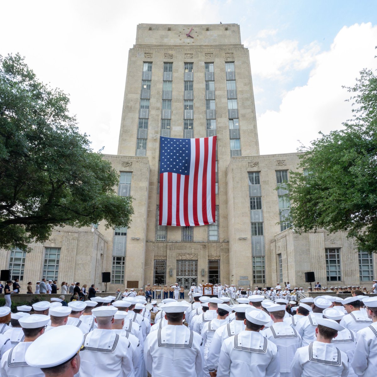 houmayor's tweet photo. Honored to host Fleet Week Houston at City Hall and welcome them to our great city. As the first city in Texas to host Fleet Week, Houston is proud to welcome 1,500+ service members and military leaders. Grateful to the Navy, Marine Corps, and Coast Guard for their service. https://t.co/flW1lZ0j1e