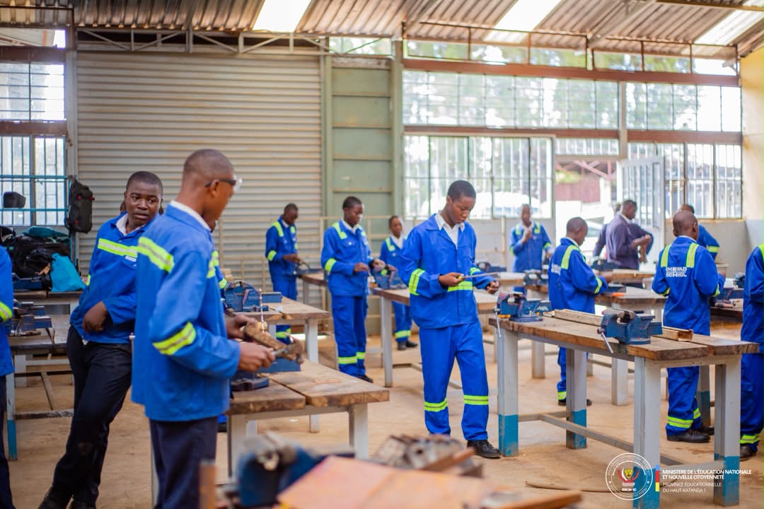 crispinmazanza1's tweet image. #Éducation #RDC 

L’honorable professeur @JTshiend, directeur provincial de l’éducation nationale et nouvelle citoyenneté du Haut-Katanga1, a effectué une importante descente sur le terrain afin de vérifier l’effectivité de la rentrée scolaire dans sa juridiction.
Lors de cette