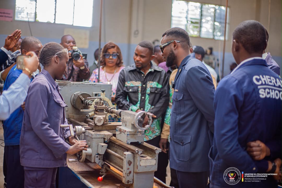 crispinmazanza1's tweet image. #Éducation #RDC 

L’honorable professeur @JTshiend, directeur provincial de l’éducation nationale et nouvelle citoyenneté du Haut-Katanga1, a effectué une importante descente sur le terrain afin de vérifier l’effectivité de la rentrée scolaire dans sa juridiction.
Lors de cette