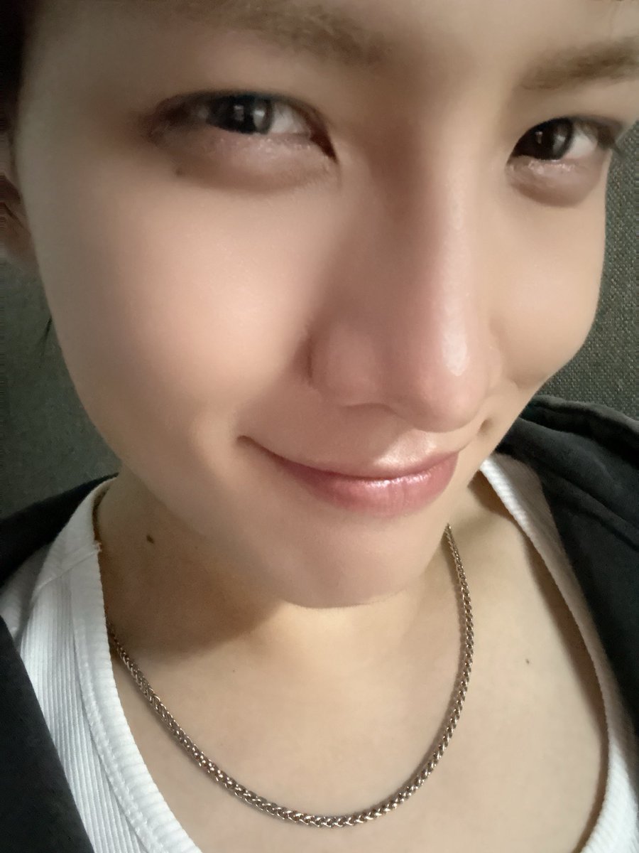 MaMaximoff's tweet photo. @koreanpowerkpop Tell me....I can keep a secret https://t.co/S8IA56HM3E