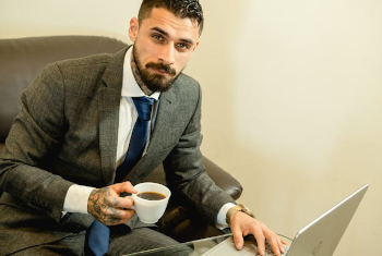 diariolaley's tweet image. 🟡La corbata, el traje, la toga... ¿qué prendas de vestir pueden desgravarse los #abogados?

✅El vestuario y otros gastos pueden ser deducibles para los #profesionalesautónomos

ow.ly/TbPz50YKhgG