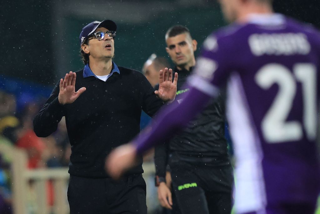 footballitalia's tweet photo. Paolo Vanoli explains his extremely attacking Fiorentina line-up against Crystal Palace in the Conference League quarter-final. ‘Of course we believe, and we need players who can score goals.’

#Fiorentina #CPFC #FiorentinaCrystalPalace #CPCFACF #Calcio #UECL https://t.co/8SbpoibHC4