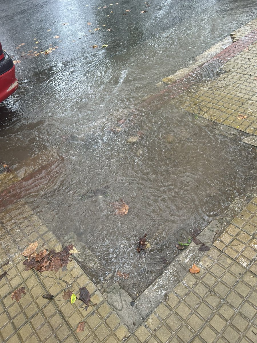 folkosmots's tweet image. a seis meses de la llegada de bts al país ya empezó la promo del arirang tour en la plata❤️ #SWIM #KEEPSWIMMING