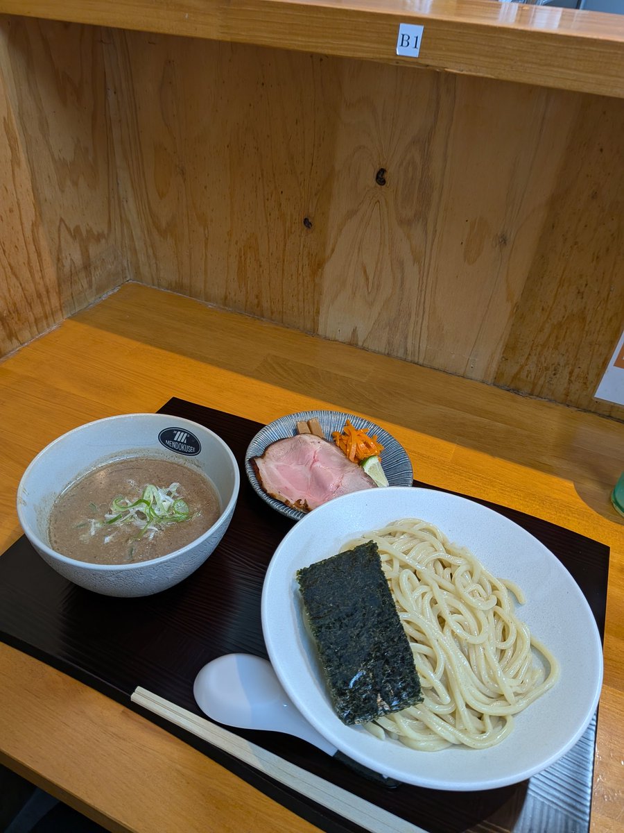 あべしー tweet media