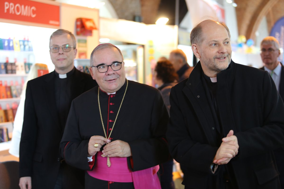EpiskopatNews's tweet image. #Zdjęcia z otwarcia XXXI Targów Wydawców Katolickich w Arkadach Kubickiego Zamku Królewskiego w Warszawie są dostępne na #Flickr #EpiskopatNews: flickr.com/photos/episkop…
