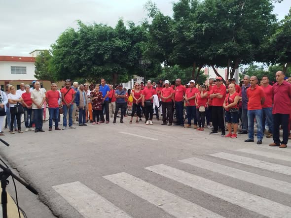 #ProvinciaGranma | Más de medio centenar de granmenses se congregaron en la Plaza de la Revolución de #Bayamo para exigir enérgicamente, en tribuna antiimperialista, el fin del bloqueo económico, comercial y financiero de Estados Unidos contra Cuba.
<a href="/BarceloOrt92635/">Yudelkis Ortiz Barceló</a>