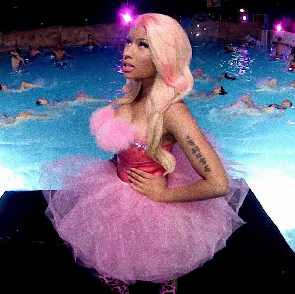 The Onika Magazine tweet media