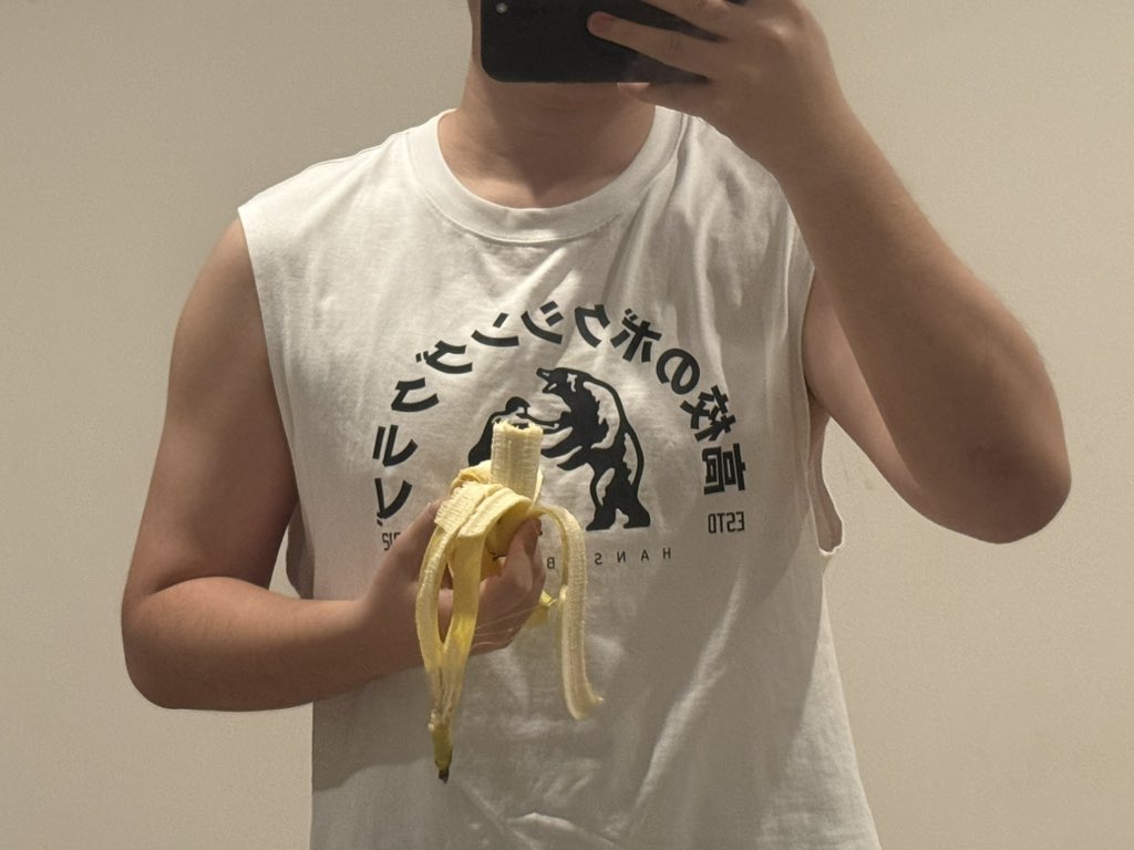 triodustddddd's tweet photo. 请大家吃香蕉🍌 https://t.co/EpOXUmk24C