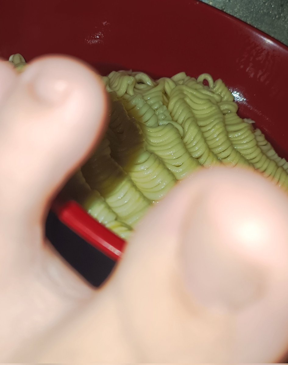 Ryuksasshair's tweet image. We eating instant noodles again while I'm sick #healthyfoods #healthy #healthyfoodstoeatwhenyoursick