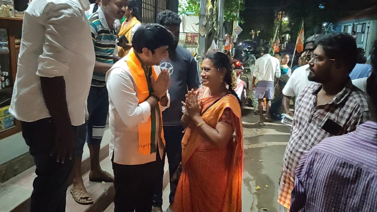 vineetvatstyagi's tweet photo. Glimpses of Door to Door Campaign in Madurai, Tamilnadu!
#TamilnaduElections 
@mppchaudhary @idharampalsingh https://t.co/AoCBW181VU