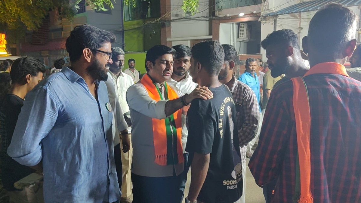 vineetvatstyagi's tweet photo. Glimpses of Door to Door Campaign in Madurai, Tamilnadu!
#TamilnaduElections 
@mppchaudhary @idharampalsingh https://t.co/AoCBW181VU