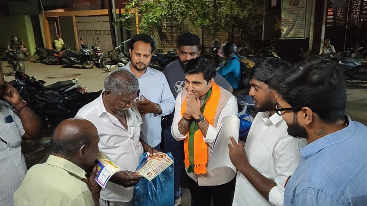 vineetvatstyagi's tweet photo. Glimpses of Door to Door Campaign in Madurai, Tamilnadu!
#TamilnaduElections 
@mppchaudhary @idharampalsingh https://t.co/AoCBW181VU