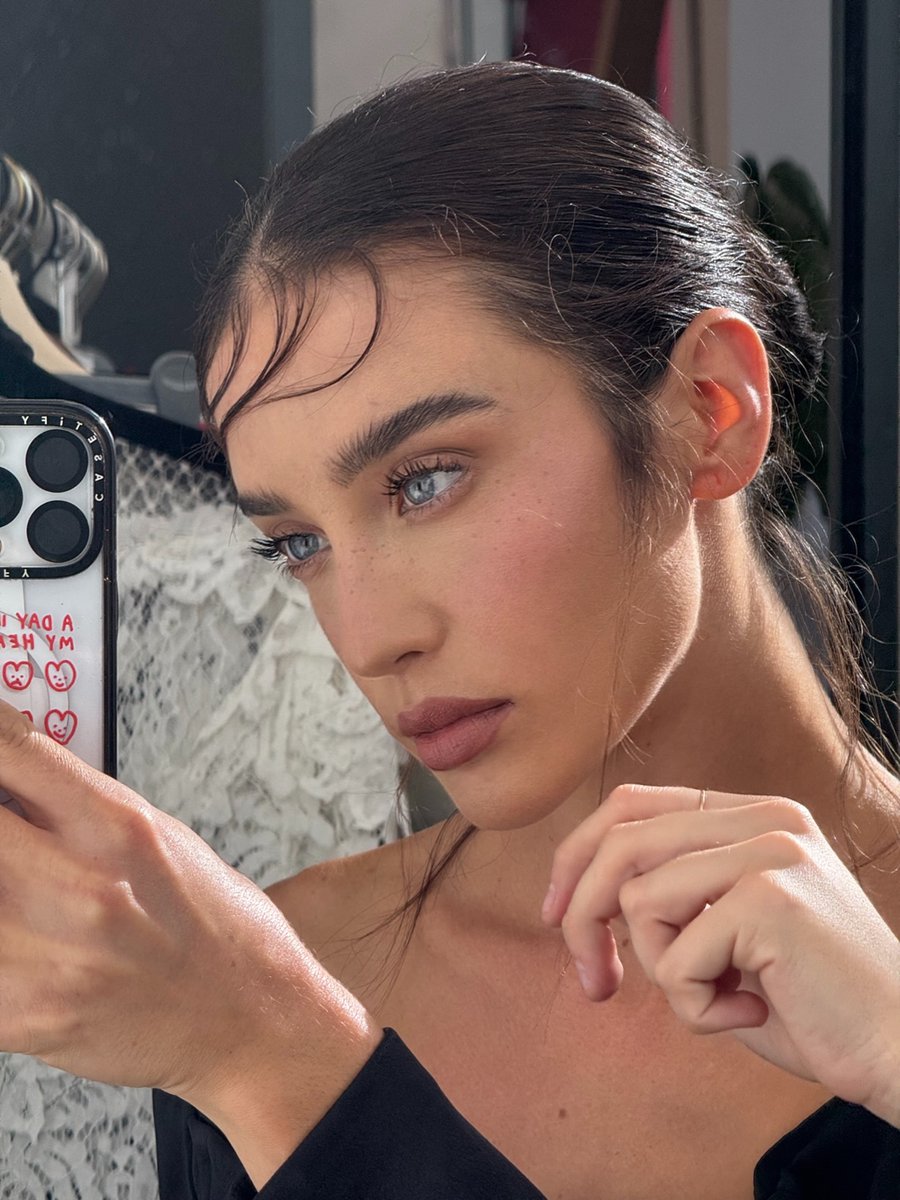 María Pedraza  tweet media