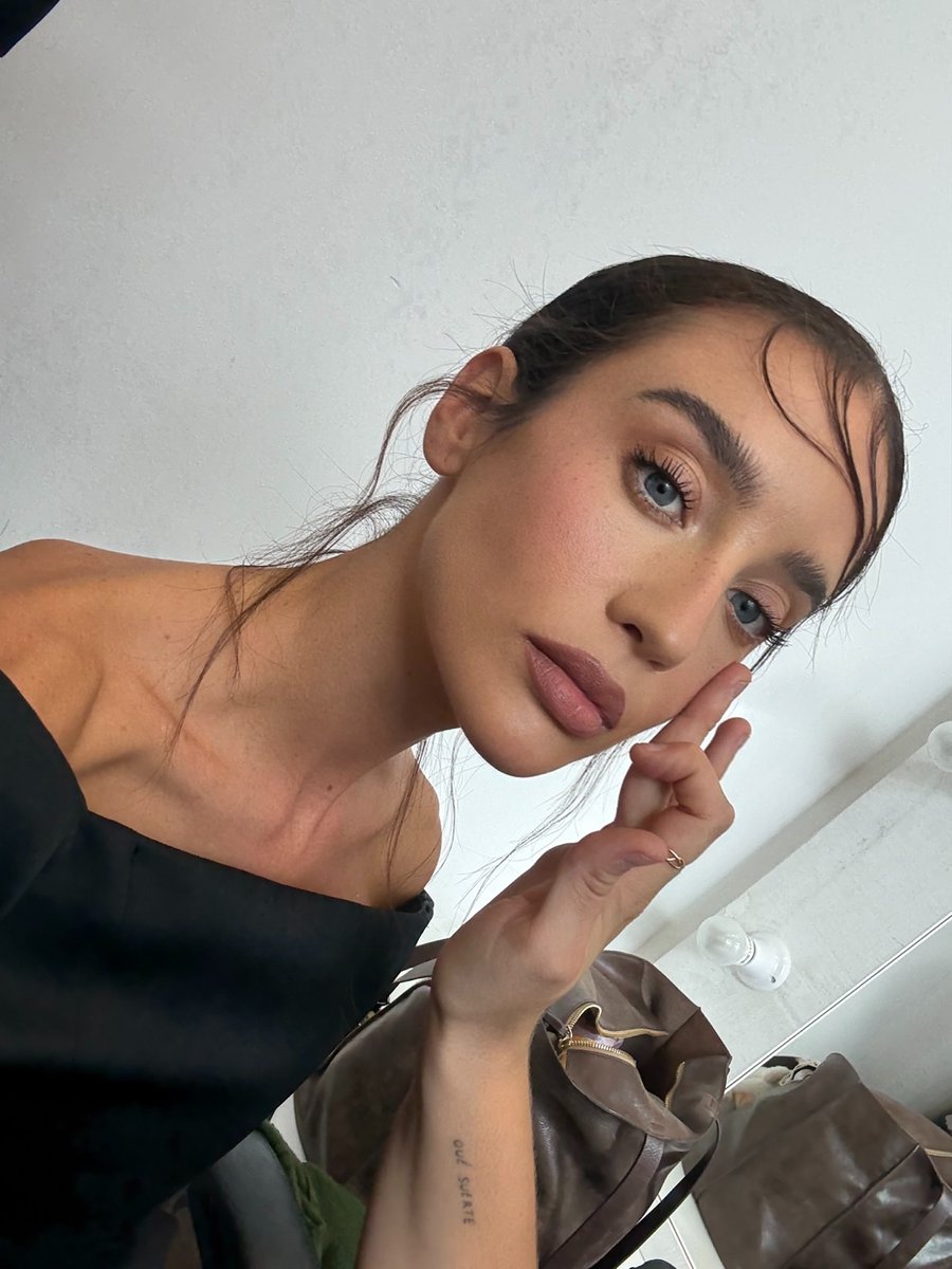 María Pedraza  tweet media