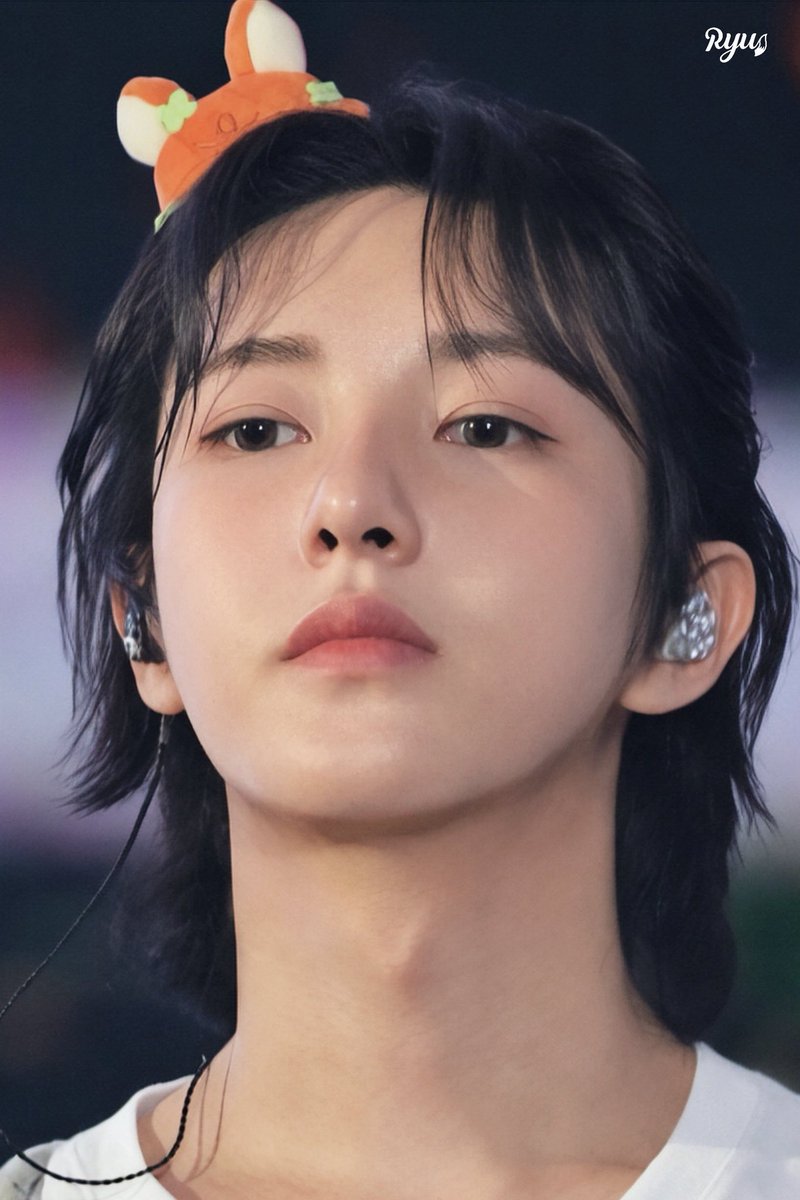 gyuoooo's tweet photo. 황런쥔 아이라인 나만 좋아?🤤🤤 https://t.co/Nz7O0GBnsH