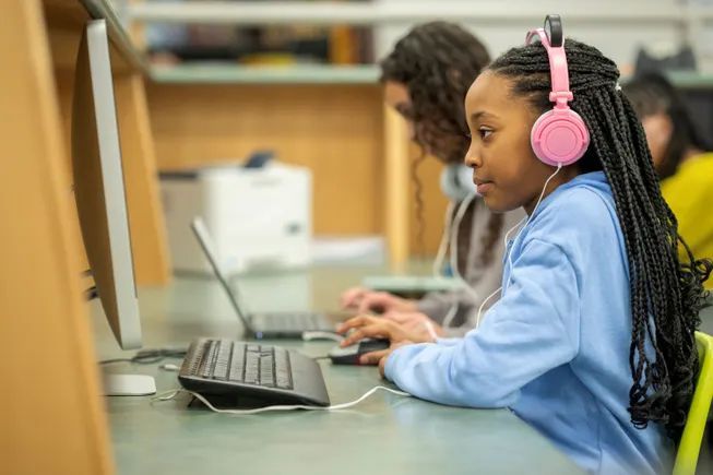 AI is moving quickly. How can districts keep up? k12dive.com/news/ai-is-mov…