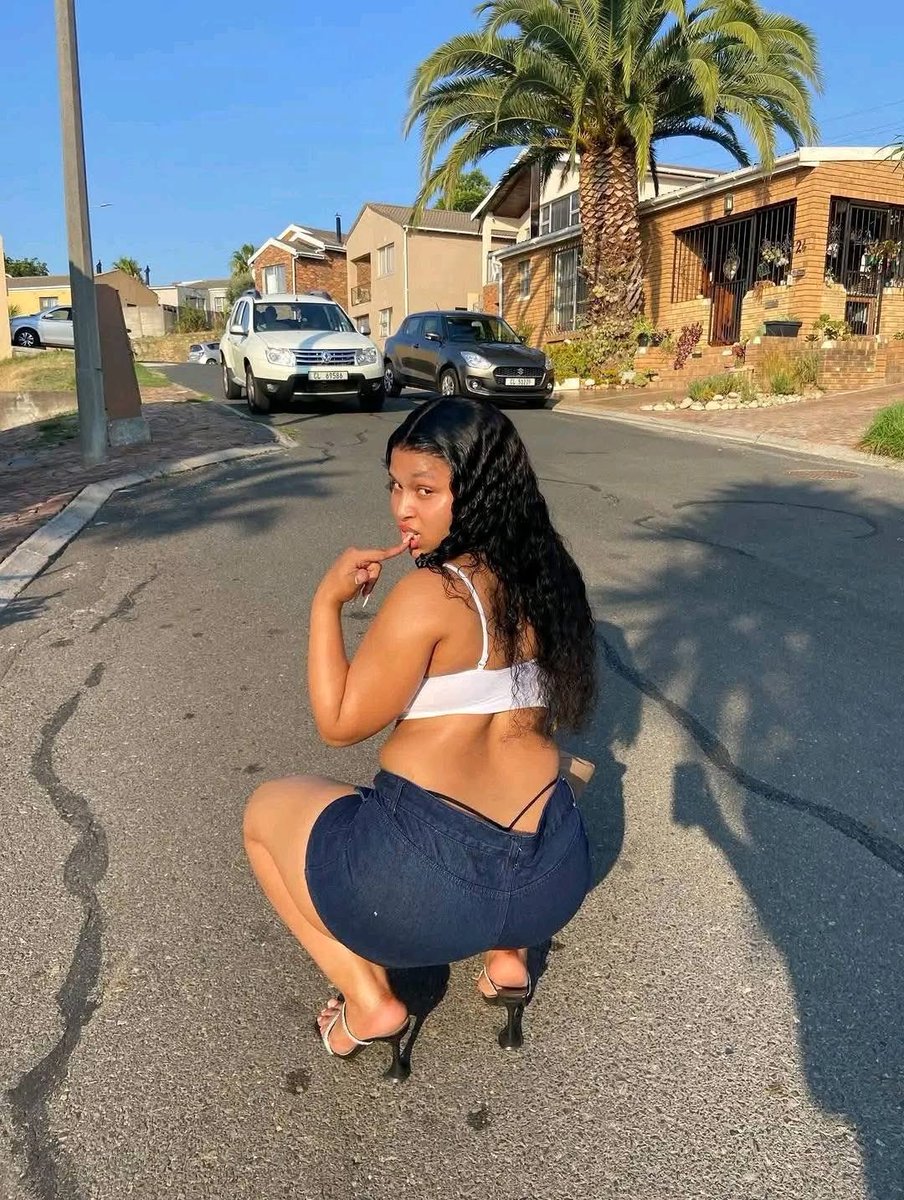 SteveVulture's tweet photo. She is hot 🥵 https://t.co/xjjZx7Ni1M