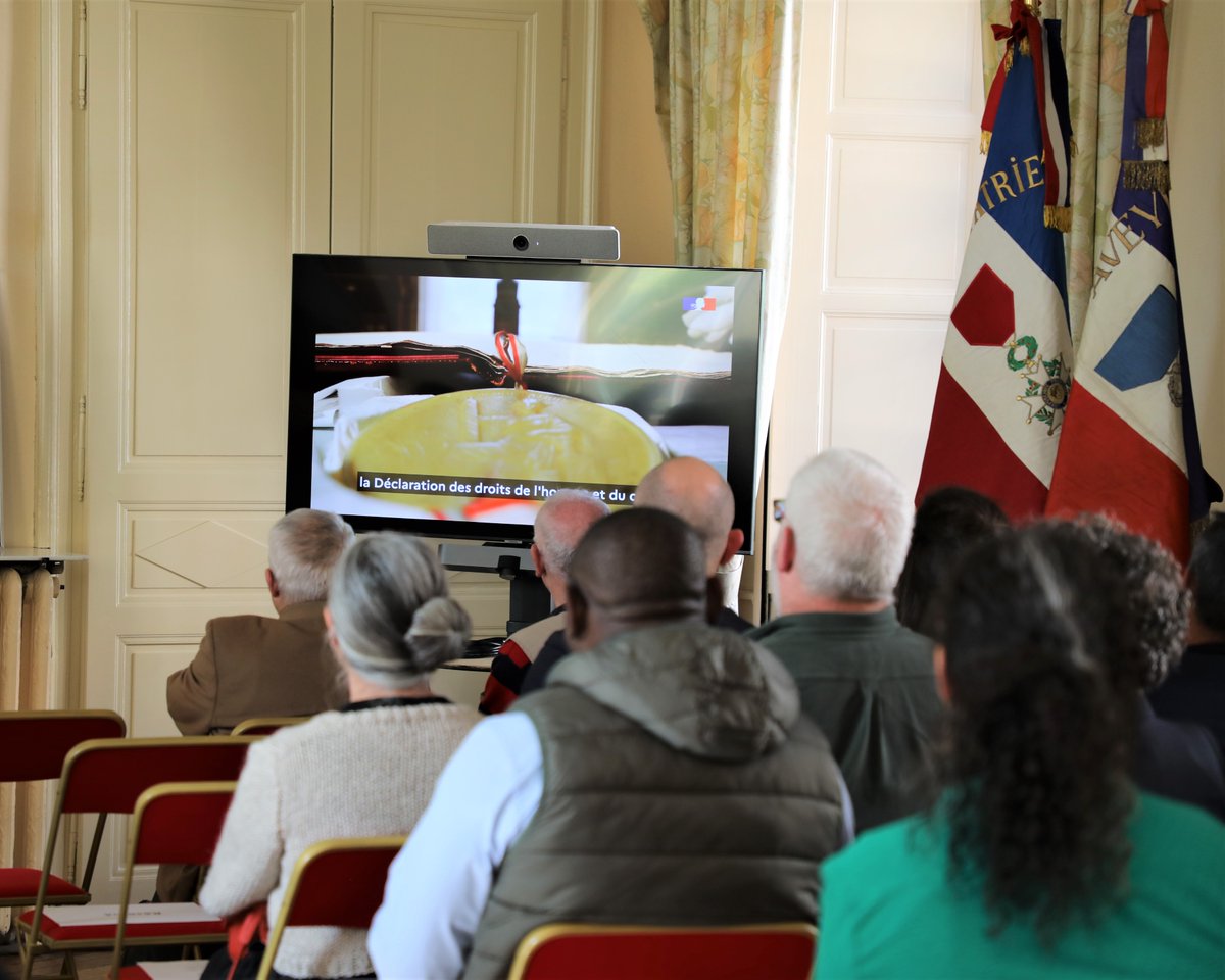 Image de Préfète de l'Aveyron - #Citoyenneté | Remise des décrets de naturalisation à de nouveaux citoyens français 🇫🇷
Véronique
