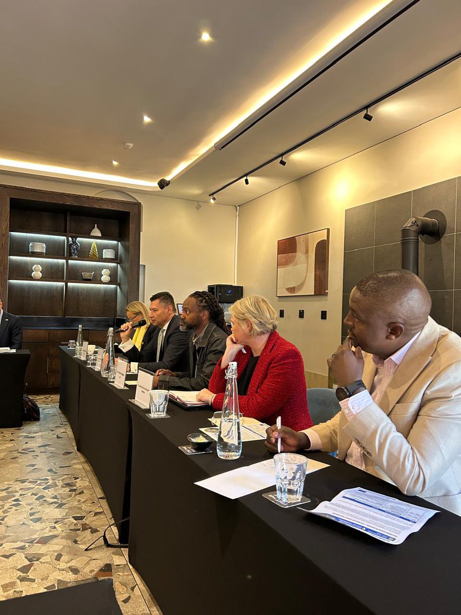 NorAmbSA's tweet photo. Great engagement w South African and international media on global impacts of the ongoing war in Ukraine. Thank you co-hosts @SAEditorsForum @UKRinRSA @EUinSA and @M_Philani
Independent media plays a crucial role in factual reporting &amp; public dialogue on issues of global security https://t.co/eoBDQv4iiJ