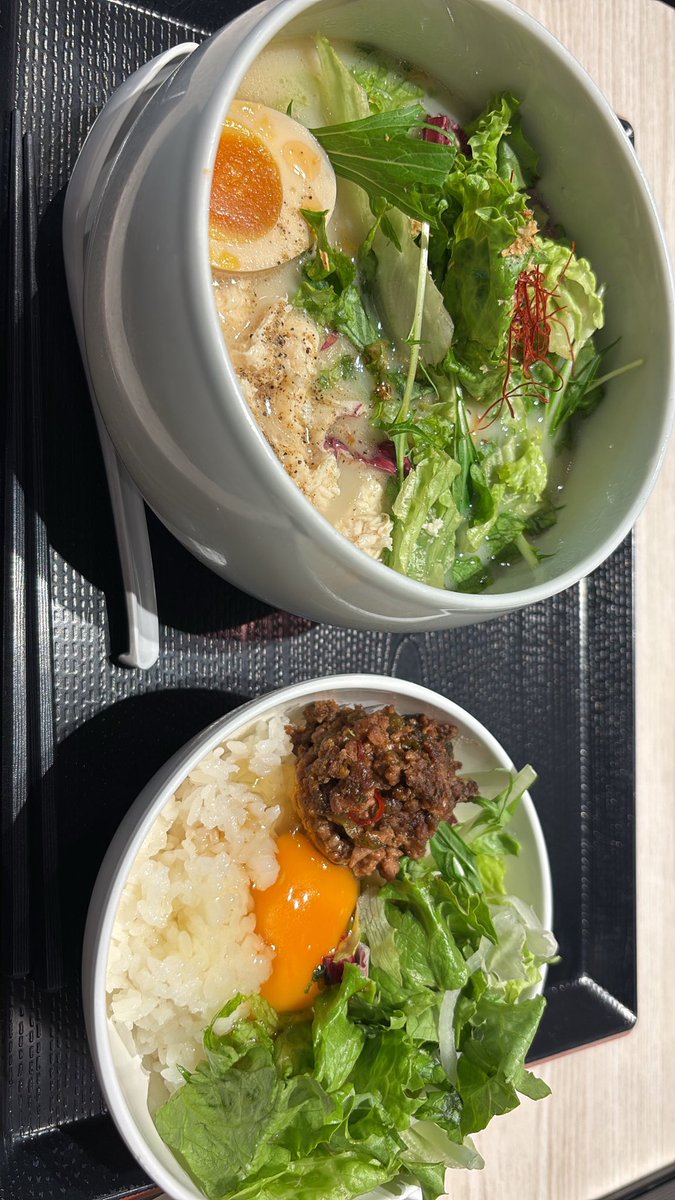 俺が有給取ってこんなに美味いもん喰っても 普段が6連勤1日休みとかいう狂ったサイクルで働かされる限り 幸せは来ないよって言ってんの！！！！！！！！