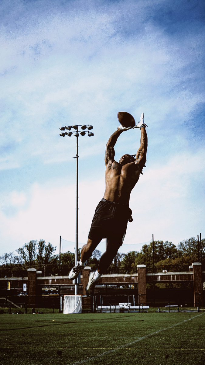 JeremyJonesJr12's tweet photo. 6’0 210lb Versatile LB🦍
3.4 GPA🎓
365lb bench 
4.5 40yd dash
#transferportal #linebacker 
@LANCEOSRN @247recruiting @ExpoRecruits @RecruitLouisian https://t.co/LRLZ7RlqRA