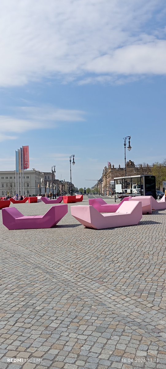 Meine Güte, wie kann man ein #Stadtbild derart verunstalten. 😢

#Sichtachsen