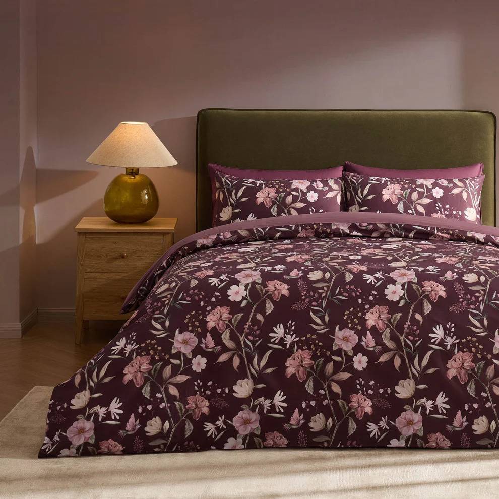 OK_Magazine's tweet image. Get the hotel luxury look at home with this gorgeous plum duvet set now just £18 ok.co.uk/shopping/hotel… #aff