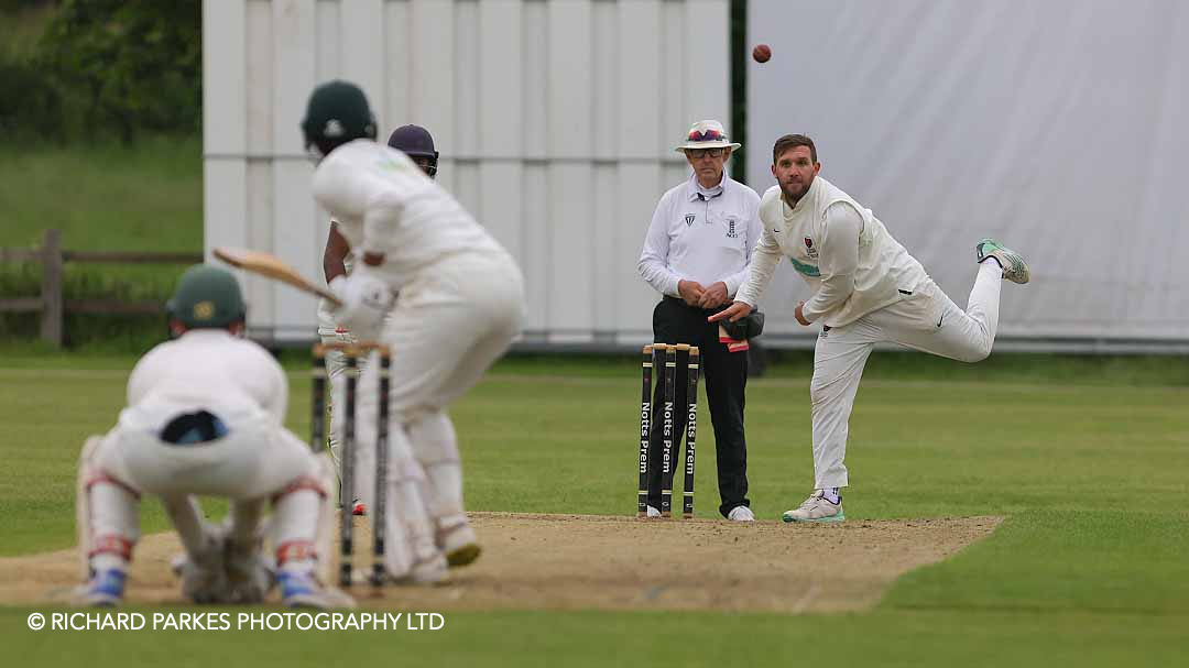 NottsPrem's tweet photo. KEY GAMES in the NPL

Powerhouses clash at the Bear Pit as @CavsCarrington head to @cuckneycc as the big games start immediately. 

@HucknallCC host local rivals @PapplewickCC, while promoted @CaythorpeCc head to @NottsAndArnold and @mhmcricket are on the road @collinghamdcc. https://t.co/feeTOvmaoe