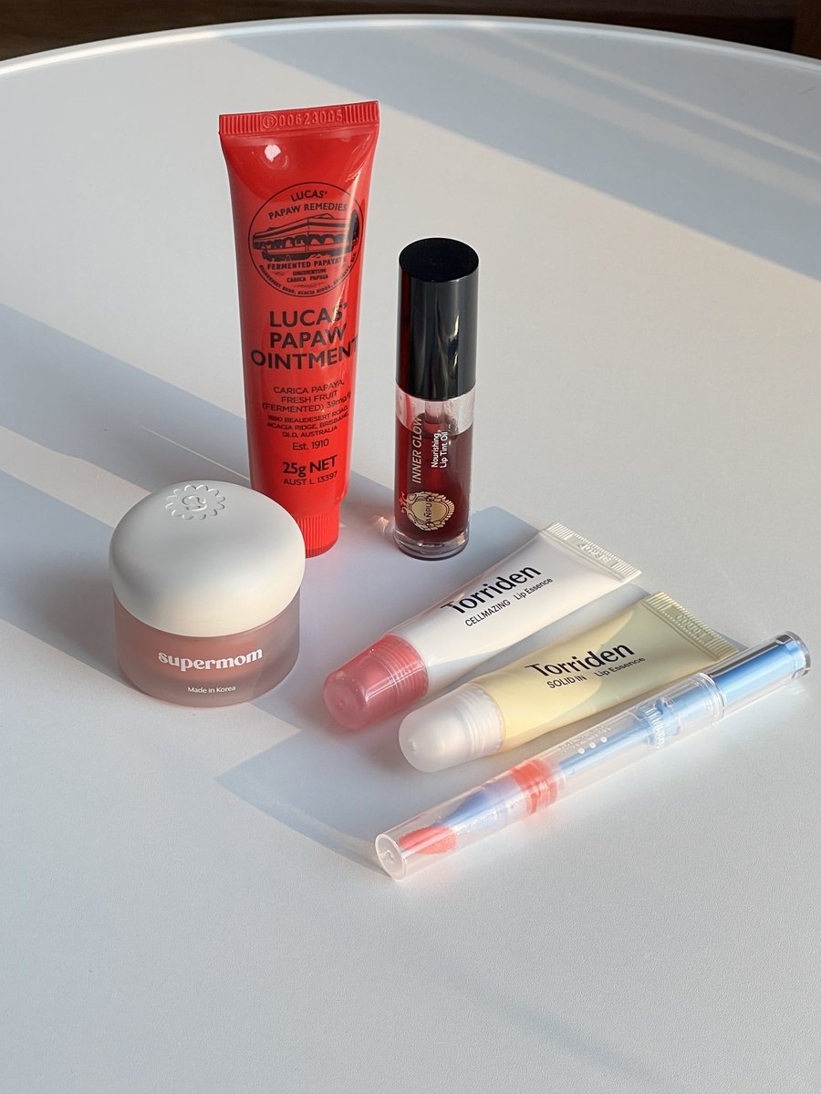 รวมดาวลิปมัน/ลิปออยล์ ที่ใช้แล้วชอบช่วงต้นปี 2026 บางอันเป็นของใหม่ บางอันซื้อซ้ำตั้งแต่ปีที่แล้ว คัดมาแล้วเน้นๆว่าปังทุกชิ้น ทีมปากแห้งอยากได้การบำรุงมามุงได้เลย