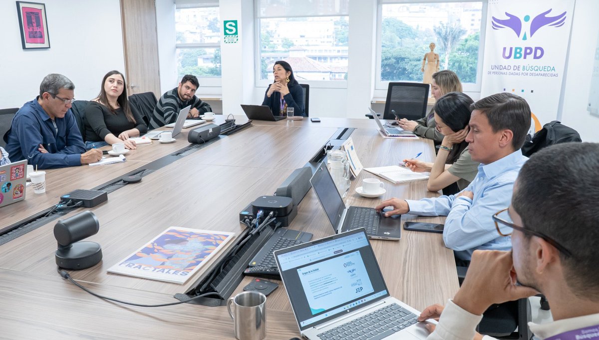 APCColombia's tweet photo. Durante 4⃣ días realizamos visitas técnicas de inmersión institucional, recorridos en centros forenses e intercambios de aprendizajes sobre el Plan Nacional de Búsqueda y registros únicos para avanzar hacia la dignificación de las víctimas y el fortalecimiento institucional. https://t.co/cKdS9C5zsW