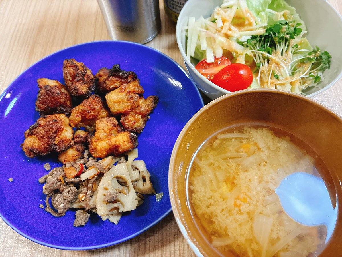 こんばんは
お疲れさまでした😃
孫が躓き転倒しそうになったので咄嗟に手を引き孫の体制を整え様としたら私が体制を崩し転びました🤣30年以上振り膝からドテッと🤣先程孫パパに笑われながら診てもらい骨は大丈夫でした🙆‍♀️膝が2倍に腫れていますが元気です🤣孫👦🏻が私の心配をしてくれて愛しい😍