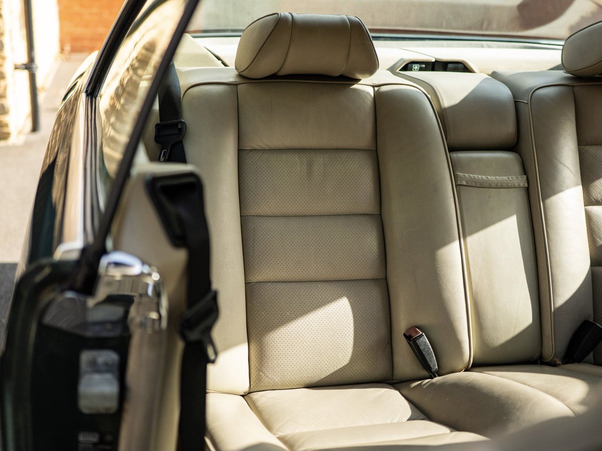 gsmales's tweet image. Thursday’s classic spot is this glorious 1990 C126 Mercedes 500 SEC. Finished in a rare Pine Green, this is the pinnacle of the peak-Mercedes era. This one needs a little TLC to the interior, but the quality just oozes from the screen.

#Mercedes #MercedesBenz #ClassicCars #1990s