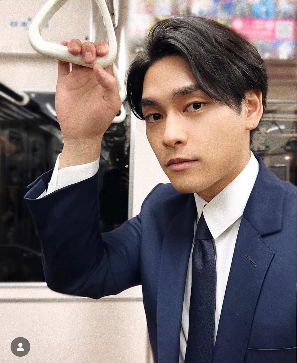 rakkkkkkkoo's tweet photo. 柳楽優弥、15歳の娘に「この服似合う？かっこいい？」と聞くらしい。
かっこいいに決まってるだろぉぉぉぉーーーーーーーーーー‼️‼️‼️‼️‼️娘さん今年高1だって😭こんなかっこいいパパ自慢でしかないでしょ😭😭😭😭 https://t.co/99eyDEyQPI
