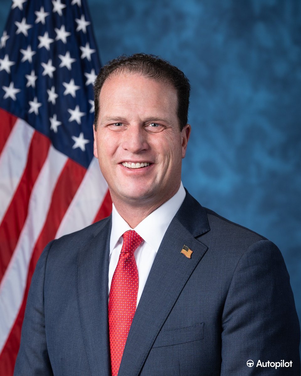 Nancy Pelosi Stock Tracker ♟ tweet media