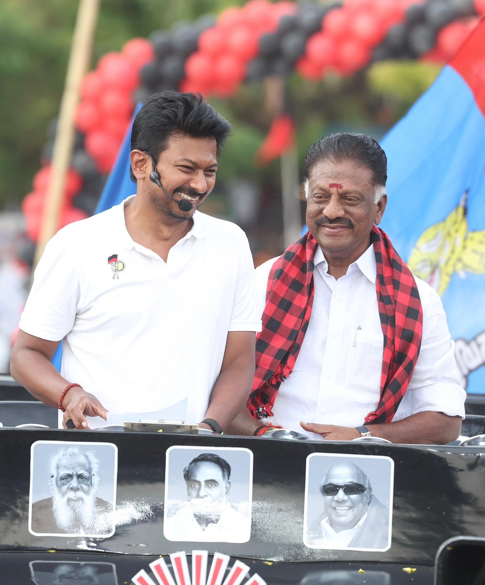 Udhaystalin's tweet photo. #Delimitation சட்ட நகலை எரித்து, ஒன்றிய ஆட்சியாளர்களுக்கு நம் எதிர்ப்பைப் பதிவு செய்து உரிமைக் குரல் எழுப்பியதை, போடிநாயக்கனூர் சட்டமன்றத் தொகுதி வாக்காளர்களிடம் எடுத்துக்கூறி, வெற்றி வேட்பாளர் அண்ணன் @OfficeOfOPS அவர்களுக்கு ஆதரவாக வாக்கு சேகரித்தோம். 

மாநில உரிமைகளை முடக்கி, இந்திய கூட்டாட்சியைச் சிதைக்க முயலும் பாசிஸ்டுகளையும் அவர்களின் பாதம் தாங்கும்  முரட்டு அடிமைகளையும் வீழ்த்த மதச்சார்பற்ற முற்போக்குக் கூட்டணிக்கு வாக்களிக்க வேண்டுமென கேட்டுக்கொண்டோம். 

டெல்லி VS தமிழ்நாடு என்ற உரிமைப் போரில் ஆதிக்க சக்திகளை வீழ்த்துவோம்! மாநில உரிமைகளை மீட்போம்!

#DMK4TN #VoteForDMK #ஸ்டாலின்_தொடரட்டும்‌  #தமிழ்நாடு_வெல்லட்டும்